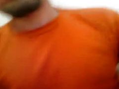 Nach dem Wichsen läuft die Sahne ohne Ende